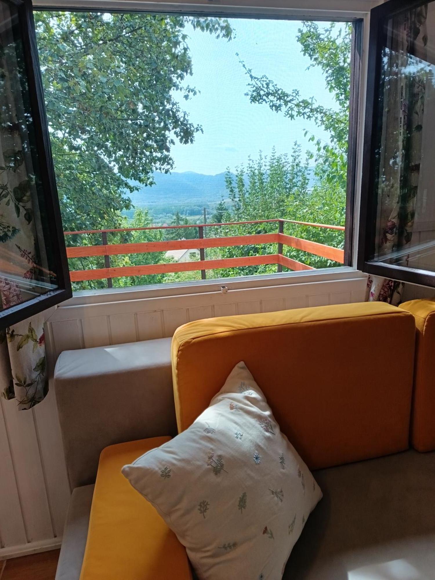 Barkoca Es Szepkilatas Vendeghaz / Cabin Verőcemaros Esterno foto